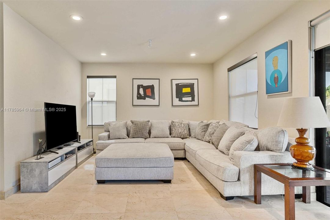 En Venta: $1,180,000 (5 camas, 4 baños, 3084 Pies cuadrados)