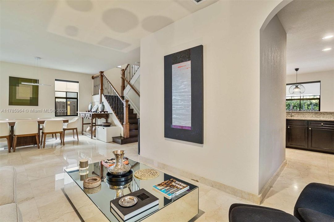 En Venta: $1,180,000 (5 camas, 4 baños, 3084 Pies cuadrados)