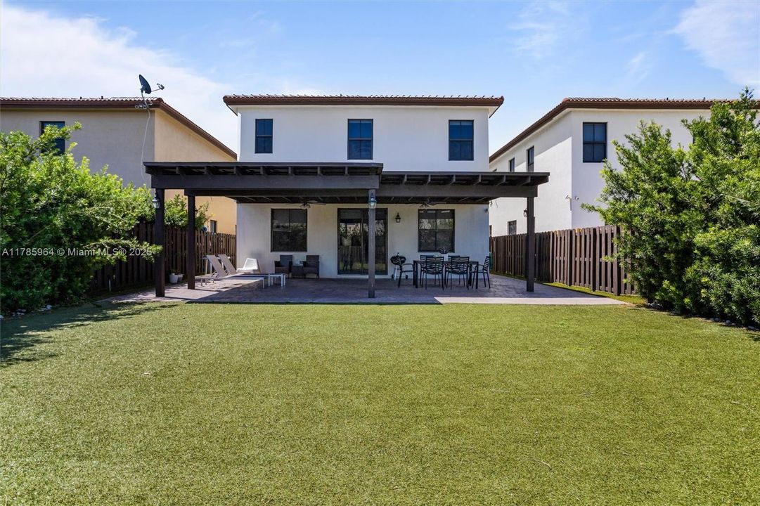 En Venta: $1,180,000 (5 camas, 4 baños, 3084 Pies cuadrados)