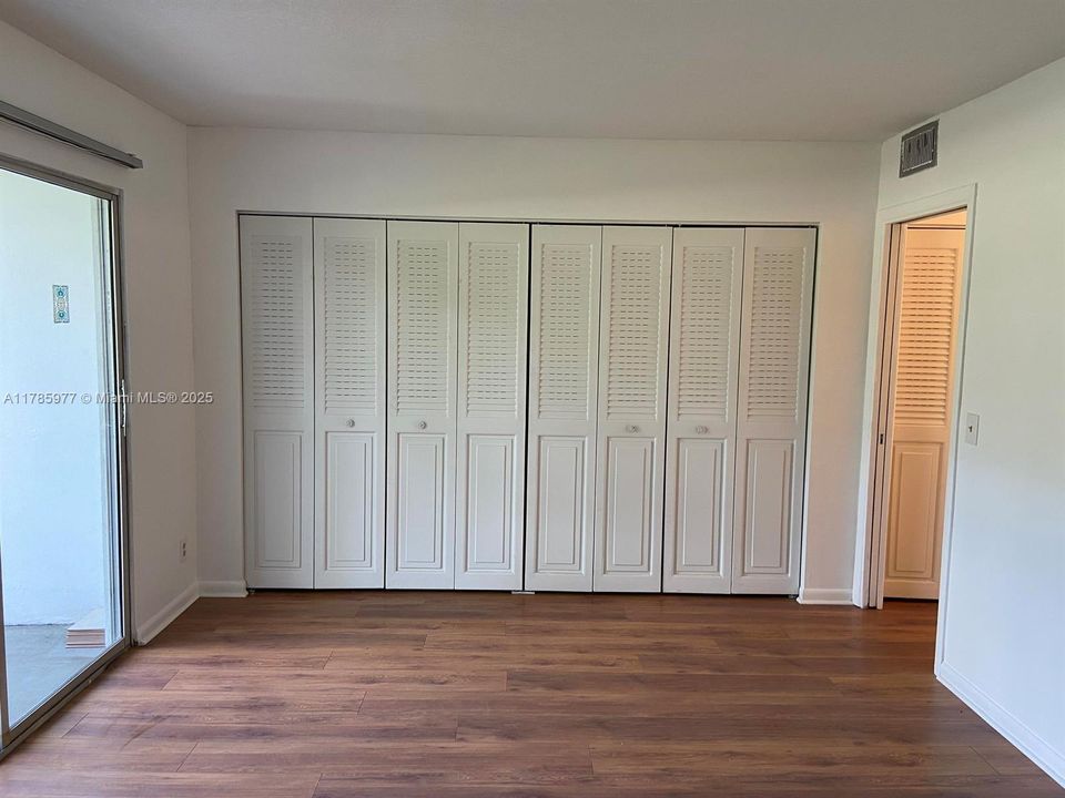 待售: $129,000 (1 贝兹, 1 浴室, 702 平方英尺)