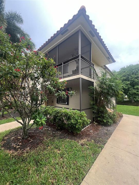 Recently Rented: $2,200 (2 beds, 2 baths, 1231 Square Feet)