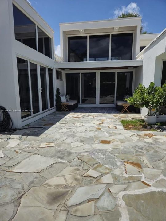 For Sale: $4,700,000 (3 beds, 4 baths, 4991 Square Feet)