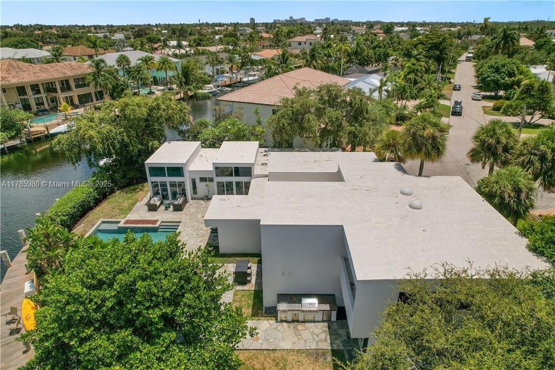 For Sale: $4,700,000 (3 beds, 4 baths, 4991 Square Feet)