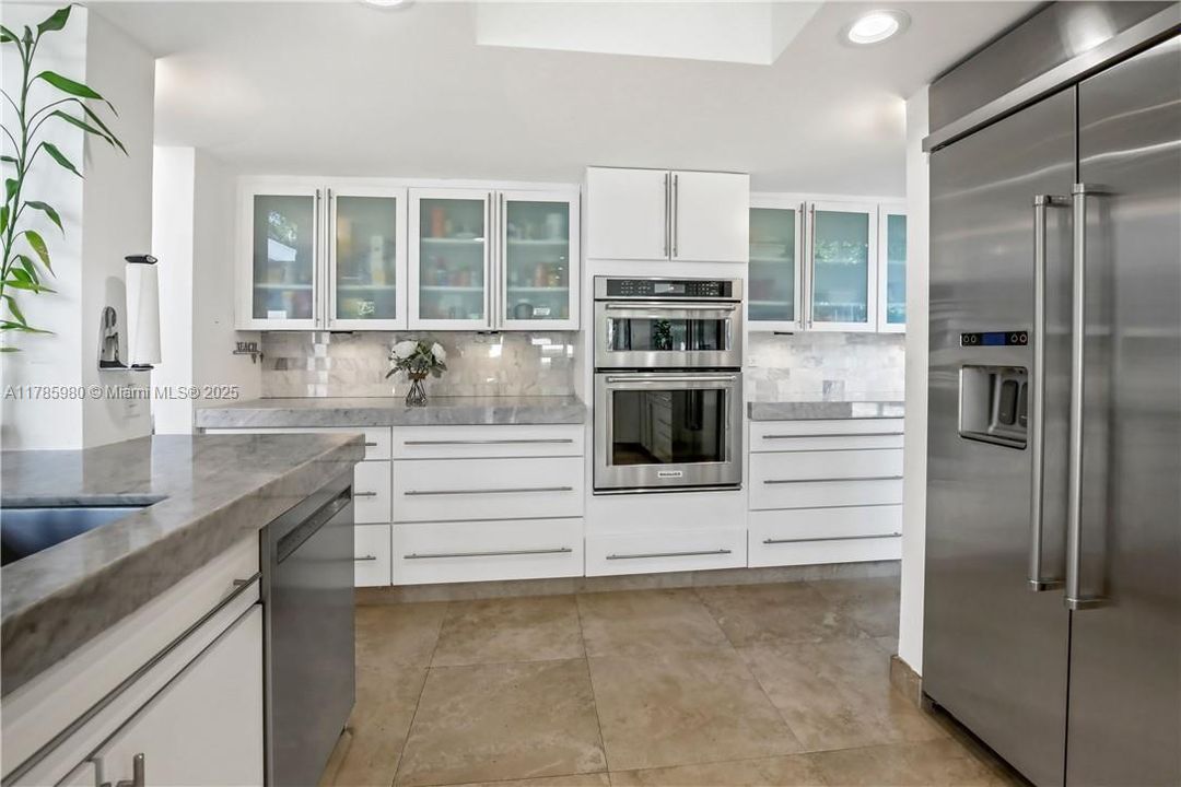 For Sale: $4,700,000 (3 beds, 4 baths, 4991 Square Feet)