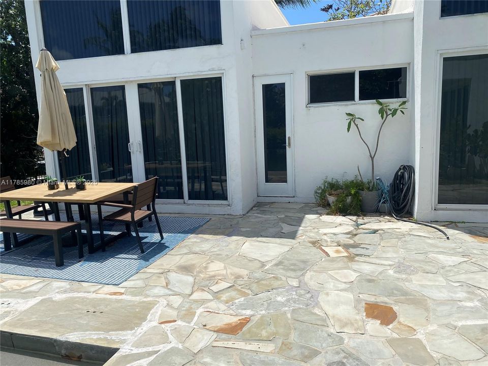 For Sale: $4,700,000 (3 beds, 4 baths, 4991 Square Feet)