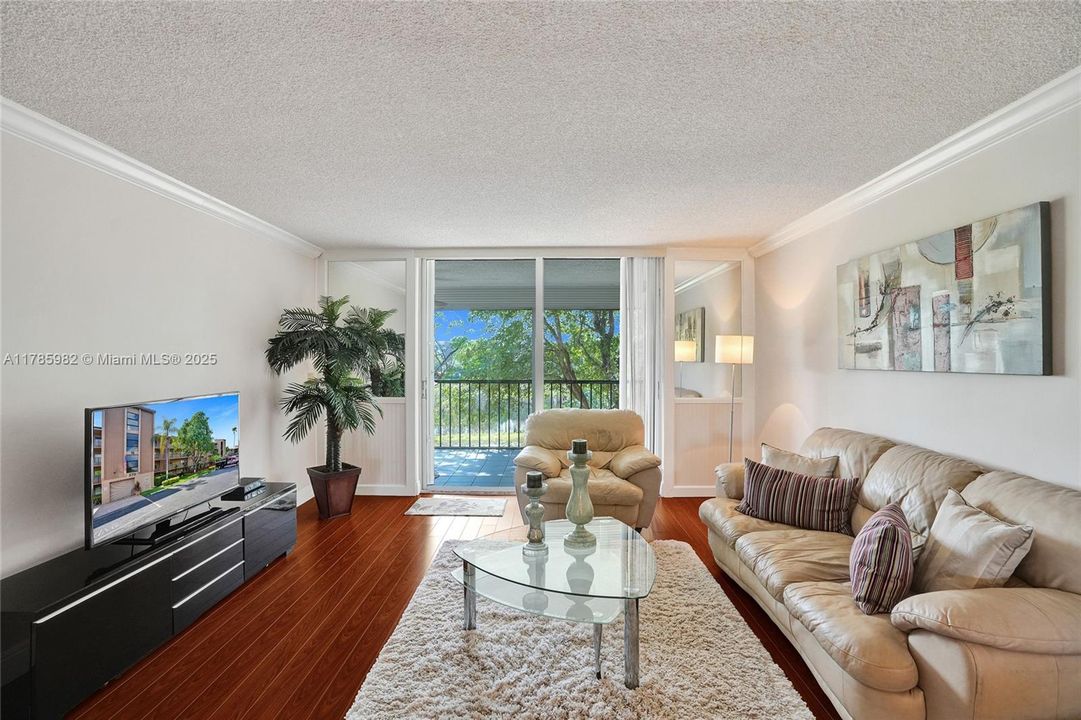 最近售出: $180,000 (2 贝兹, 2 浴室, 1100 平方英尺)