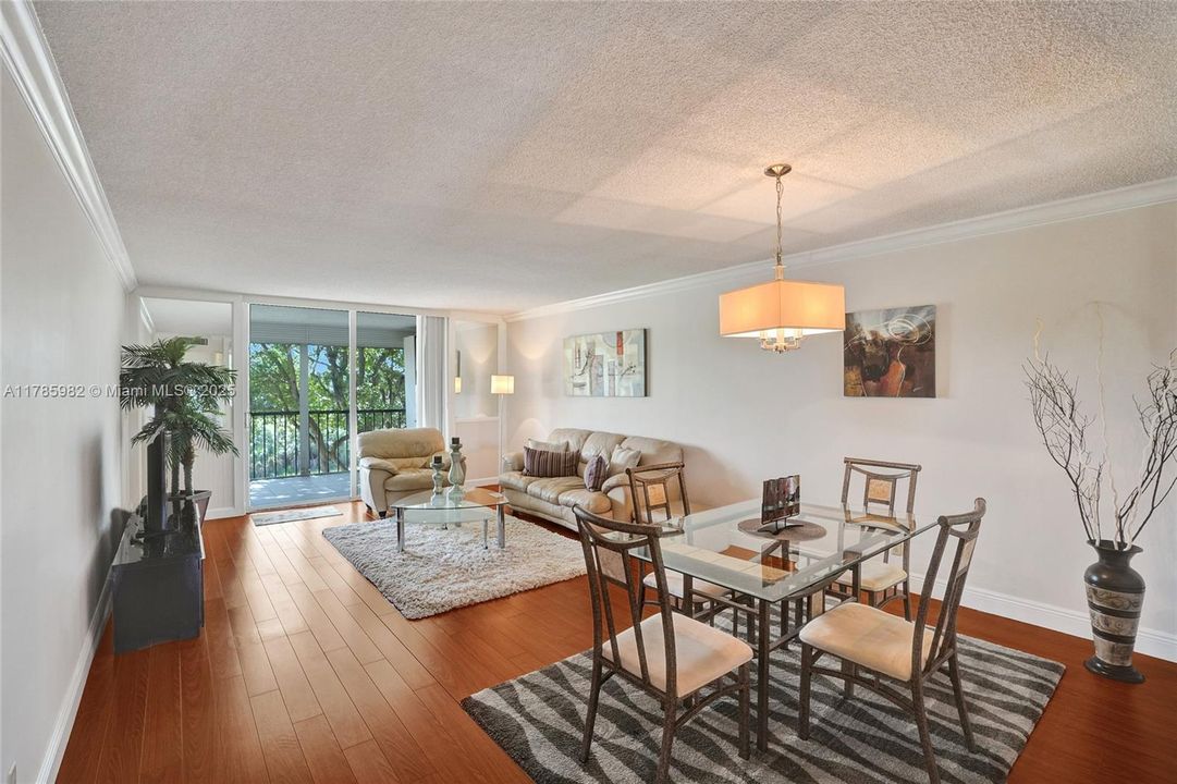 最近售出: $180,000 (2 贝兹, 2 浴室, 1100 平方英尺)