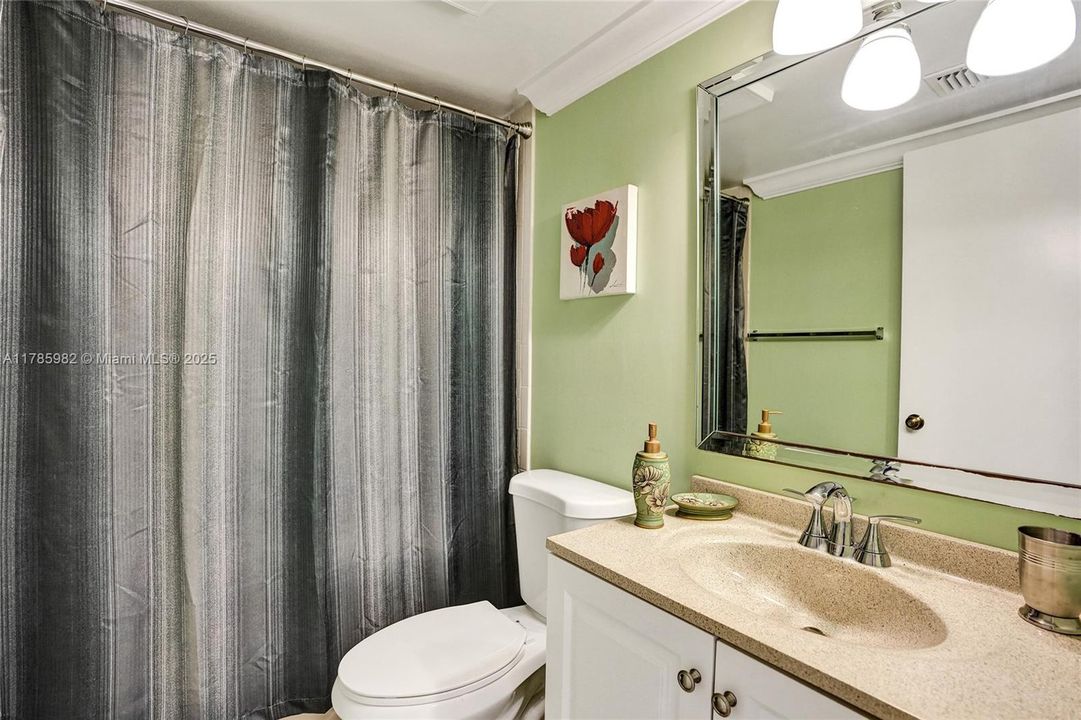 最近售出: $180,000 (2 贝兹, 2 浴室, 1100 平方英尺)