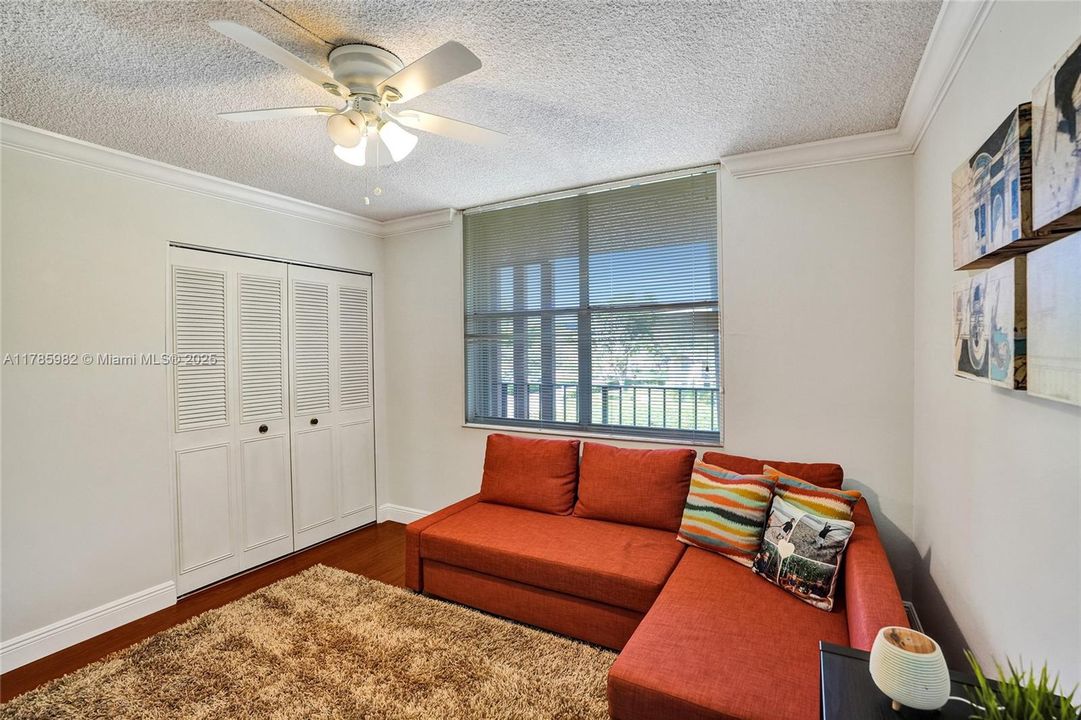 最近售出: $180,000 (2 贝兹, 2 浴室, 1100 平方英尺)