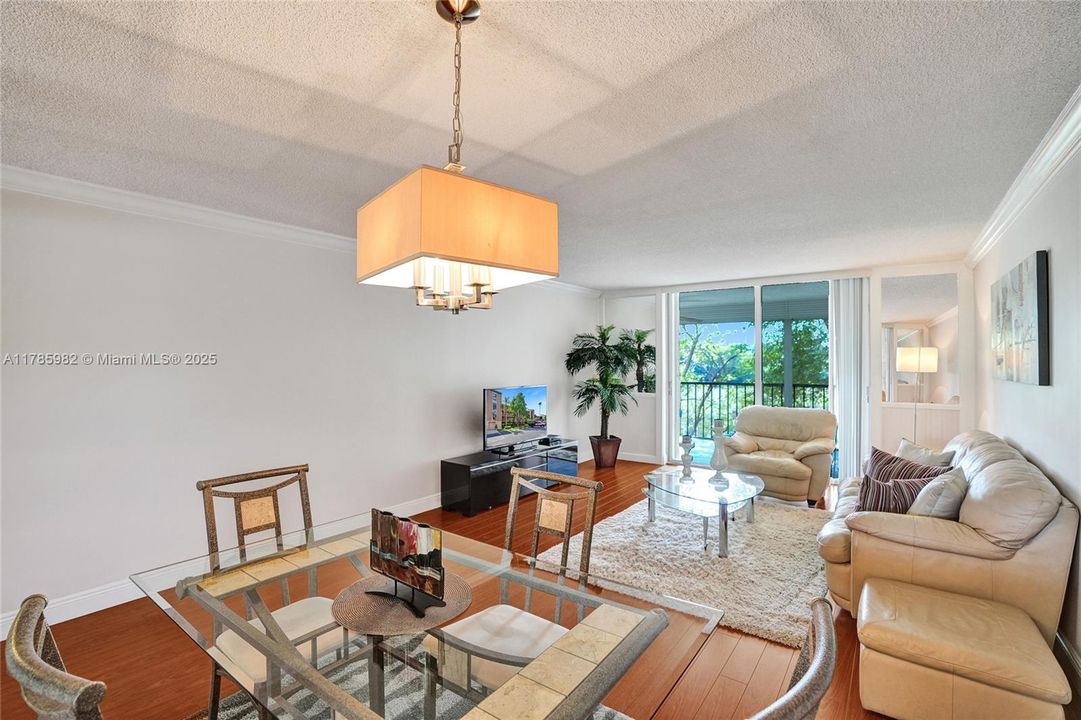 最近售出: $180,000 (2 贝兹, 2 浴室, 1100 平方英尺)