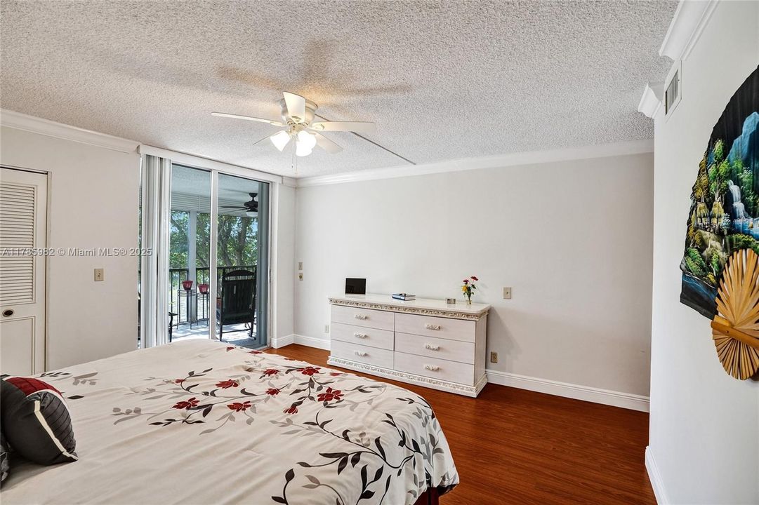 最近售出: $180,000 (2 贝兹, 2 浴室, 1100 平方英尺)