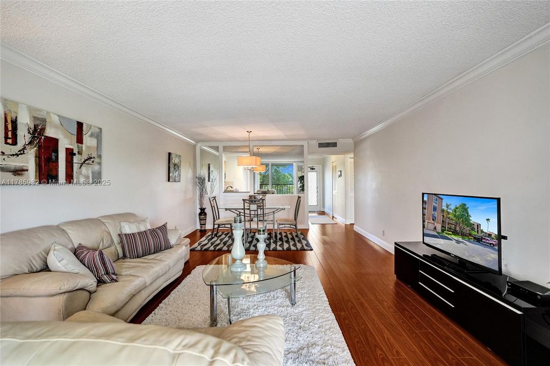 最近售出: $180,000 (2 贝兹, 2 浴室, 1100 平方英尺)