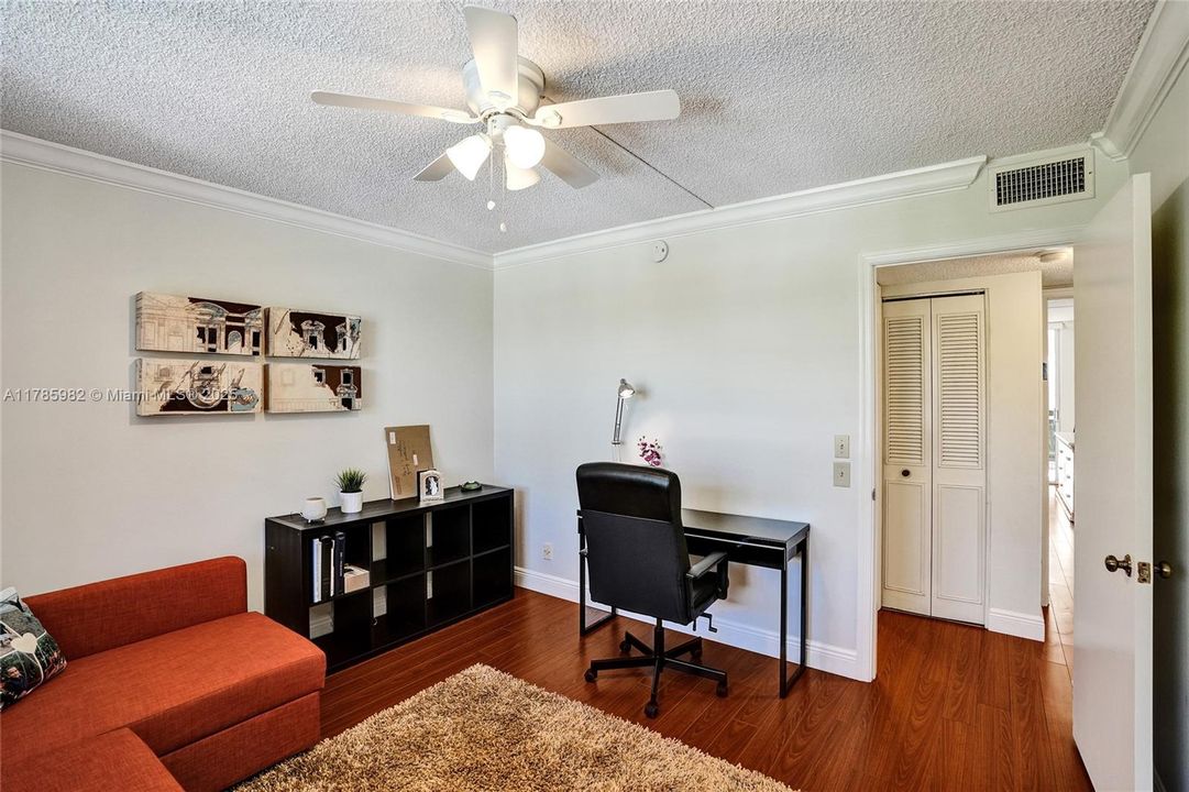 最近售出: $180,000 (2 贝兹, 2 浴室, 1100 平方英尺)