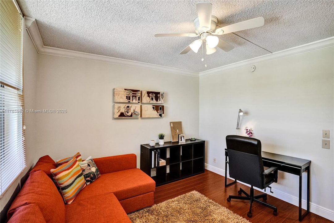 最近售出: $180,000 (2 贝兹, 2 浴室, 1100 平方英尺)