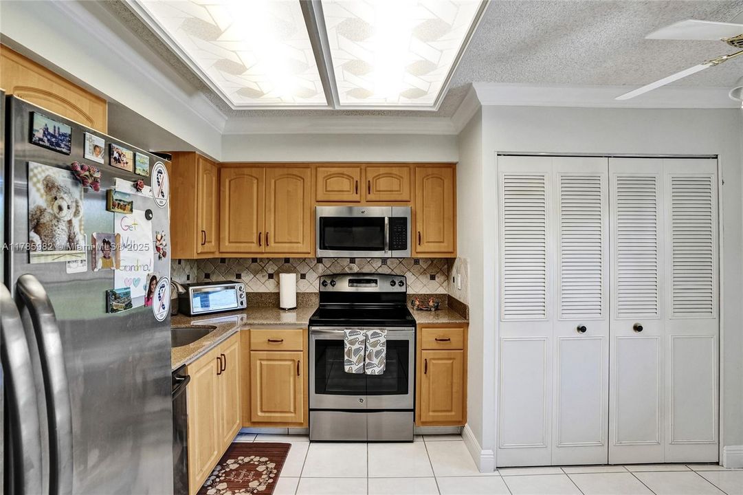 最近售出: $180,000 (2 贝兹, 2 浴室, 1100 平方英尺)