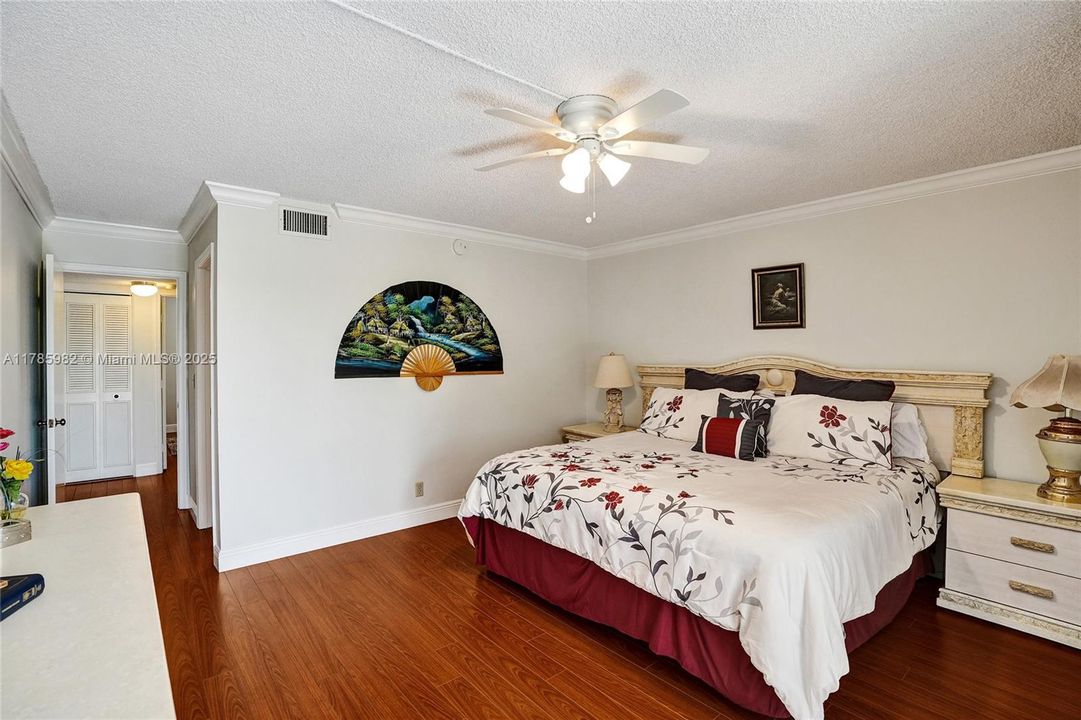 最近售出: $180,000 (2 贝兹, 2 浴室, 1100 平方英尺)