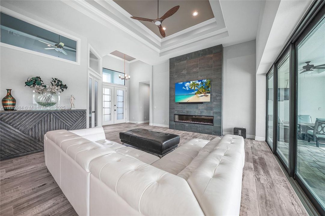 На продажу: $899,999 (3 спален, 2 ванн, 2117 Квадратных фут)