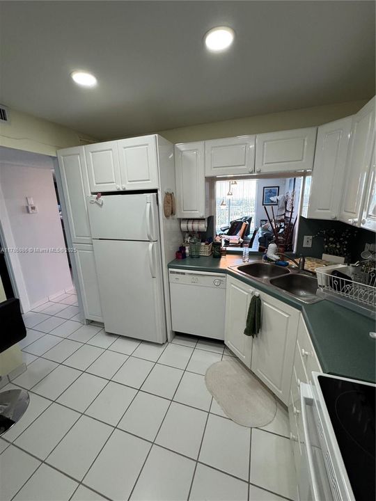 For Sale: $280,000 (2 beds, 2 baths, 1150 Square Feet)
