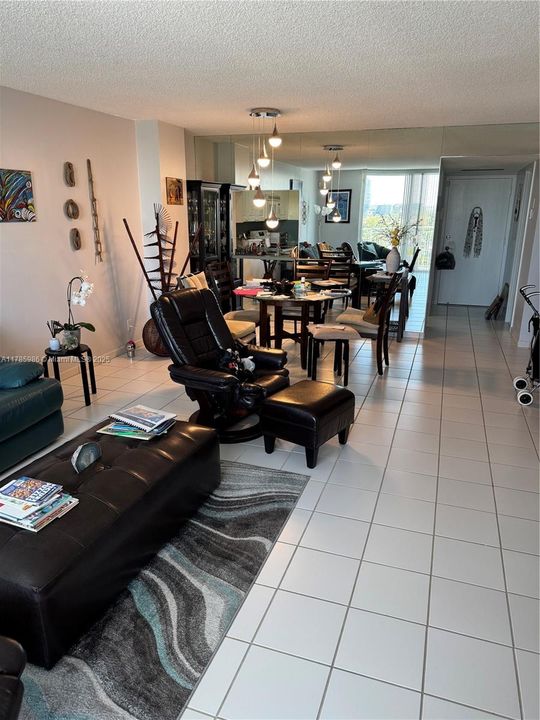 For Sale: $280,000 (2 beds, 2 baths, 1150 Square Feet)