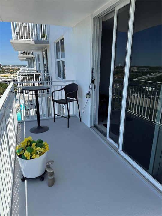 For Sale: $280,000 (2 beds, 2 baths, 1150 Square Feet)