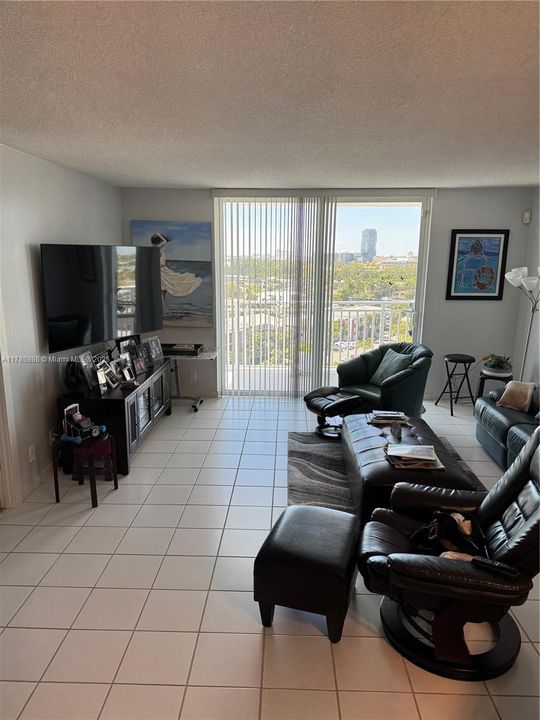 For Sale: $280,000 (2 beds, 2 baths, 1150 Square Feet)