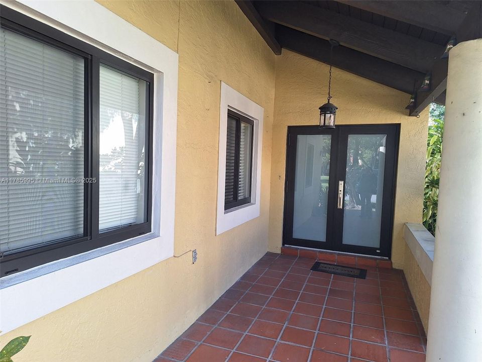 Recently Rented: $3,750 (3 beds, 2 baths, 1524 Square Feet)