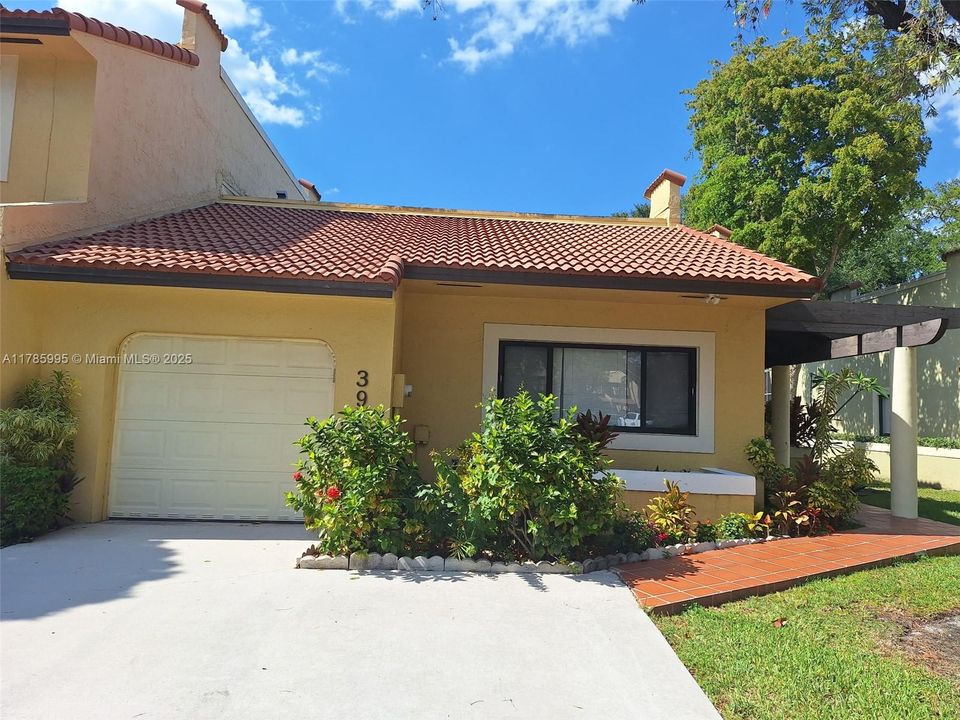 Recently Rented: $3,750 (3 beds, 2 baths, 1524 Square Feet)