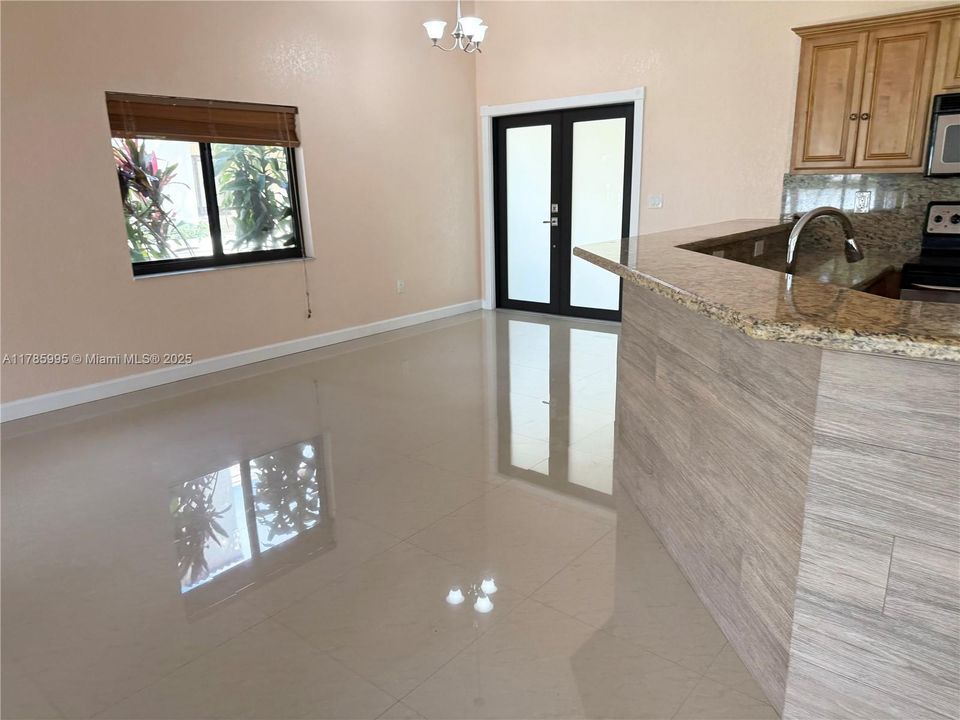 Recently Rented: $3,750 (3 beds, 2 baths, 1524 Square Feet)