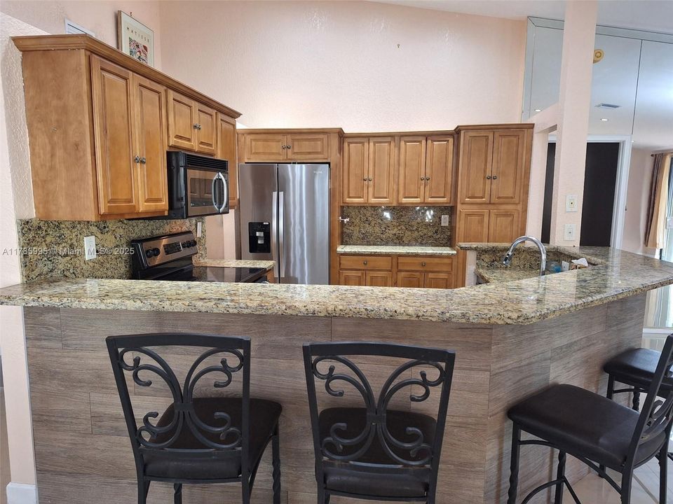 Recently Rented: $3,750 (3 beds, 2 baths, 1524 Square Feet)