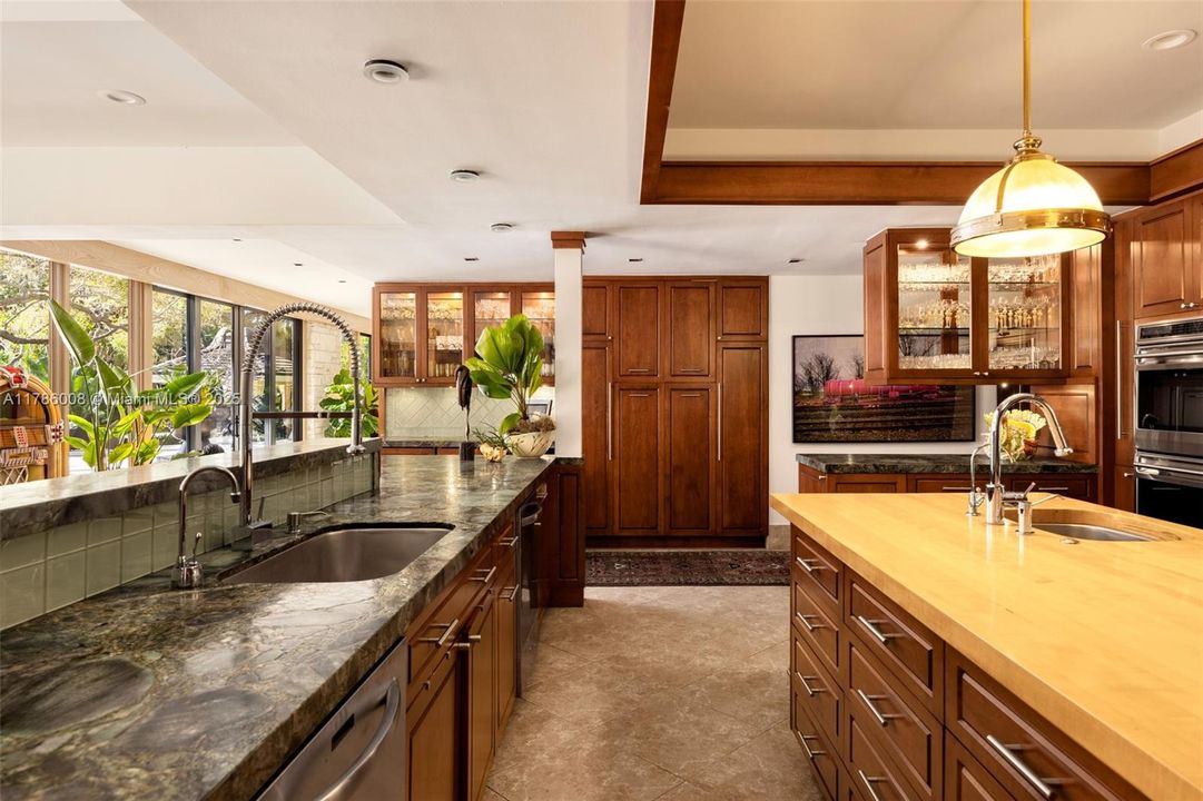 For Sale: $37,000,000 (7 beds, 7 baths, 10840 Square Feet)