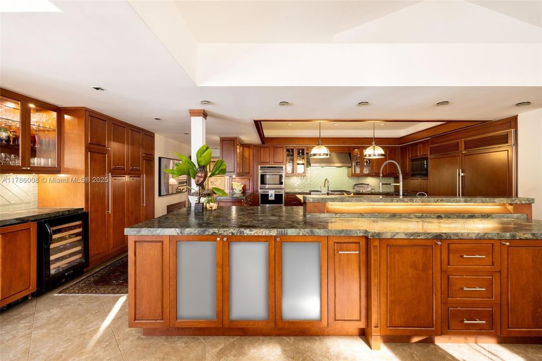 For Sale: $37,000,000 (7 beds, 7 baths, 10840 Square Feet)