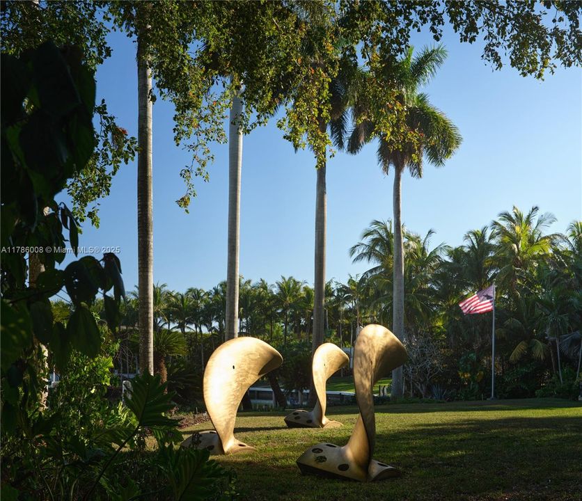 For Sale: $37,000,000 (7 beds, 7 baths, 10840 Square Feet)