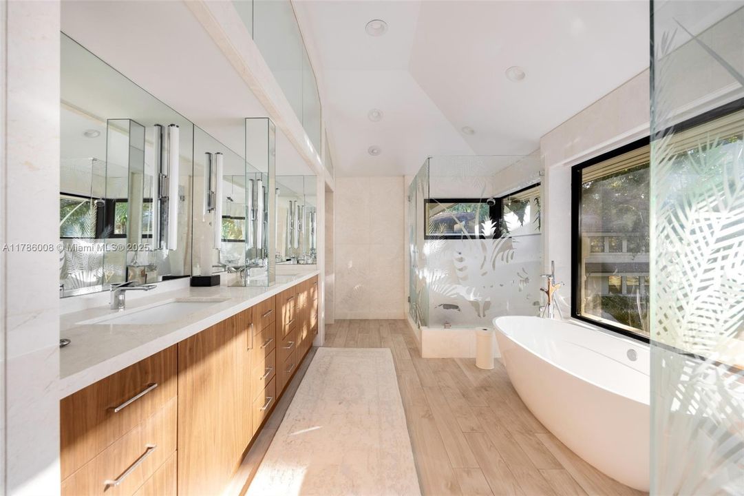 For Sale: $37,000,000 (7 beds, 7 baths, 10840 Square Feet)