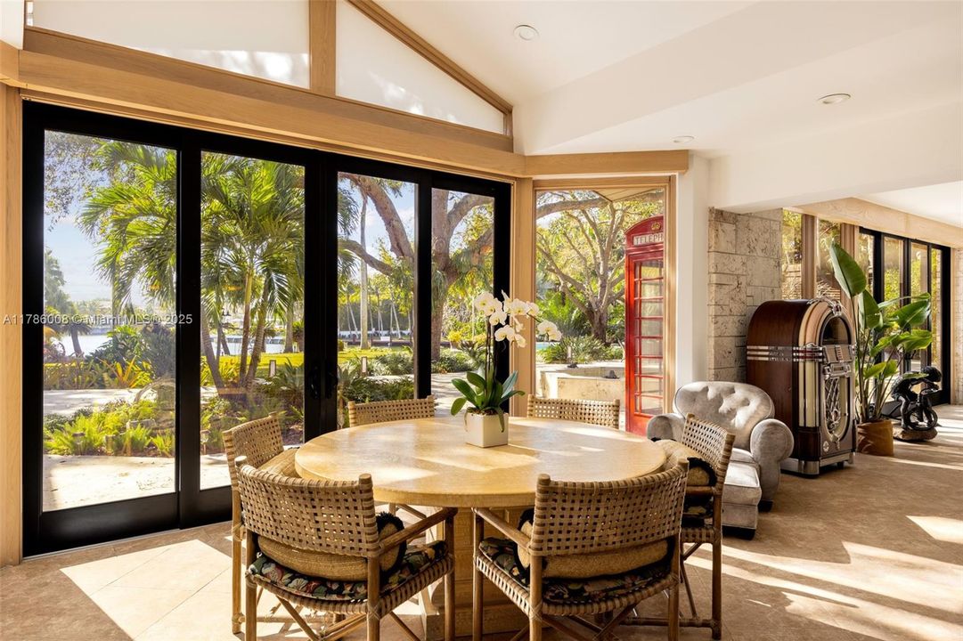 For Sale: $37,000,000 (7 beds, 7 baths, 10840 Square Feet)