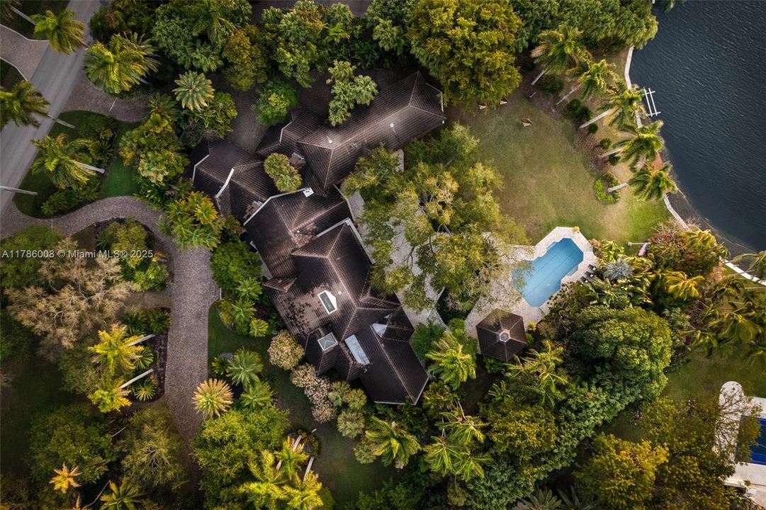 For Sale: $37,000,000 (7 beds, 7 baths, 10840 Square Feet)