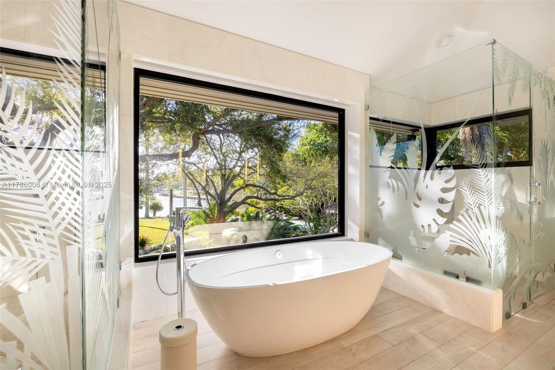 For Sale: $37,000,000 (7 beds, 7 baths, 10840 Square Feet)