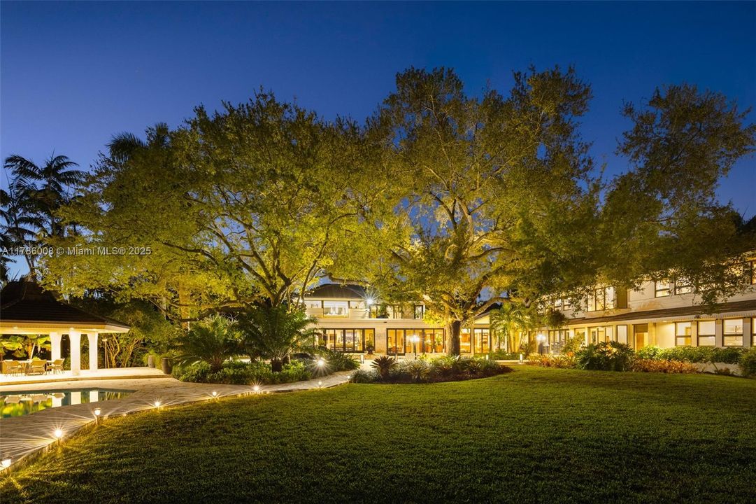 For Sale: $37,000,000 (7 beds, 7 baths, 10840 Square Feet)