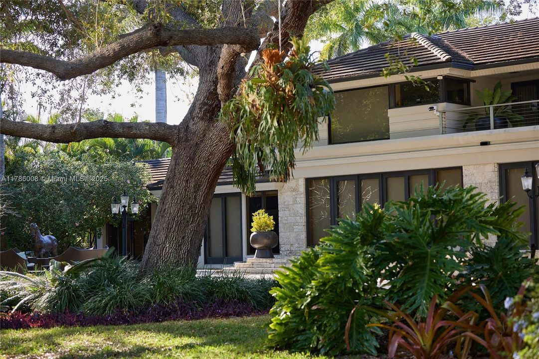 For Sale: $37,000,000 (7 beds, 7 baths, 10840 Square Feet)