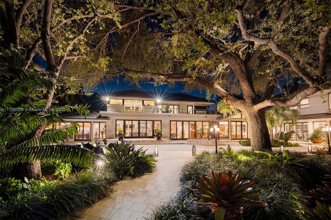 For Sale: $37,000,000 (7 beds, 7 baths, 10840 Square Feet)