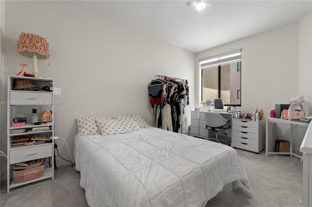 Vendido Recientemente: $829,000 (3 camas, 2 baños, 2026 Pies cuadrados)