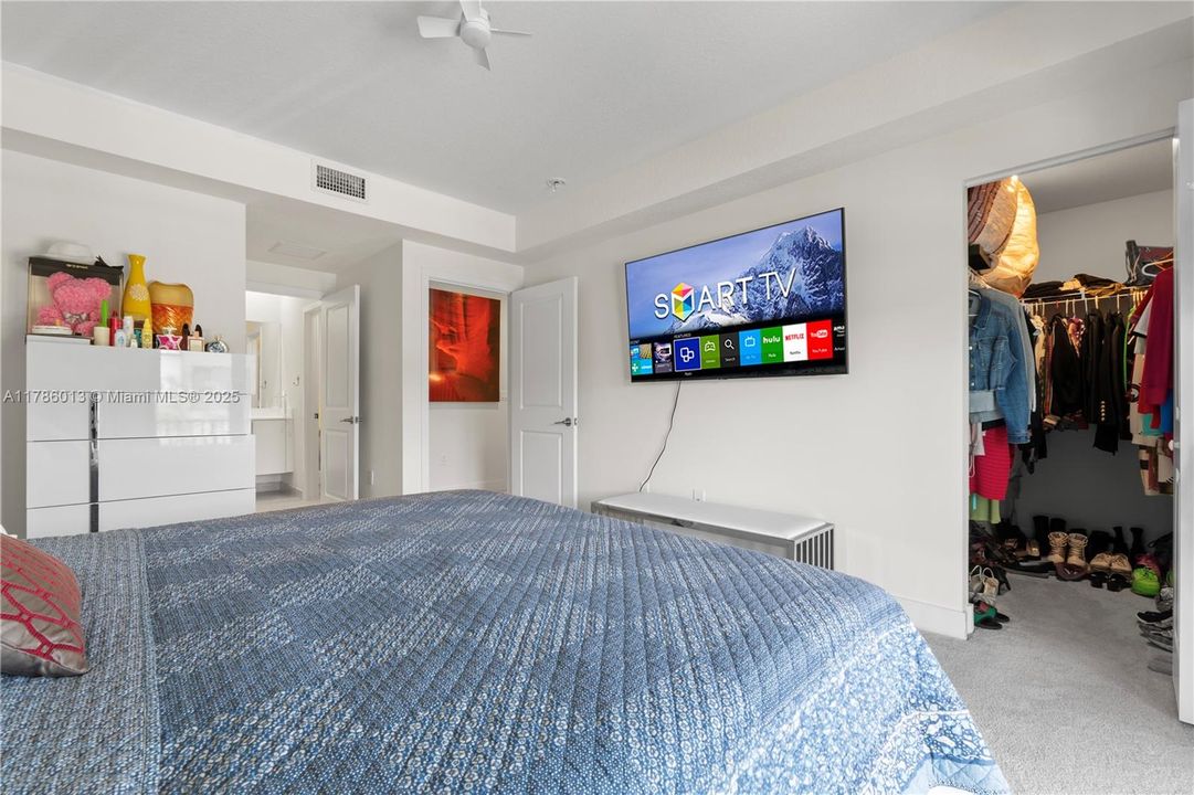 Vendido Recientemente: $829,000 (3 camas, 2 baños, 2026 Pies cuadrados)