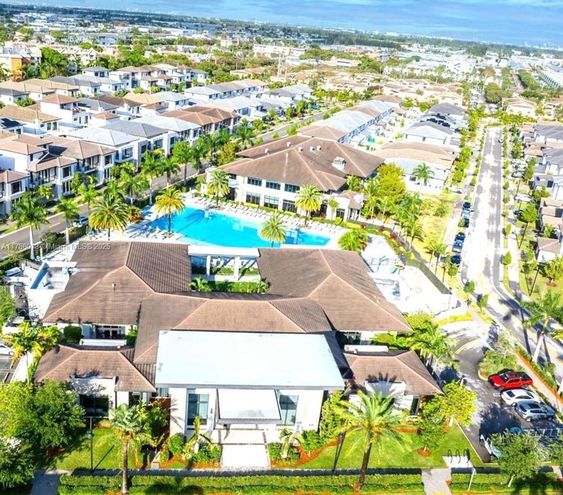 Vendido Recientemente: $829,000 (3 camas, 2 baños, 2026 Pies cuadrados)