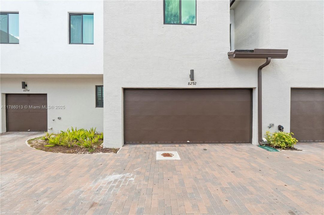 Vendido Recientemente: $829,000 (3 camas, 2 baños, 2026 Pies cuadrados)