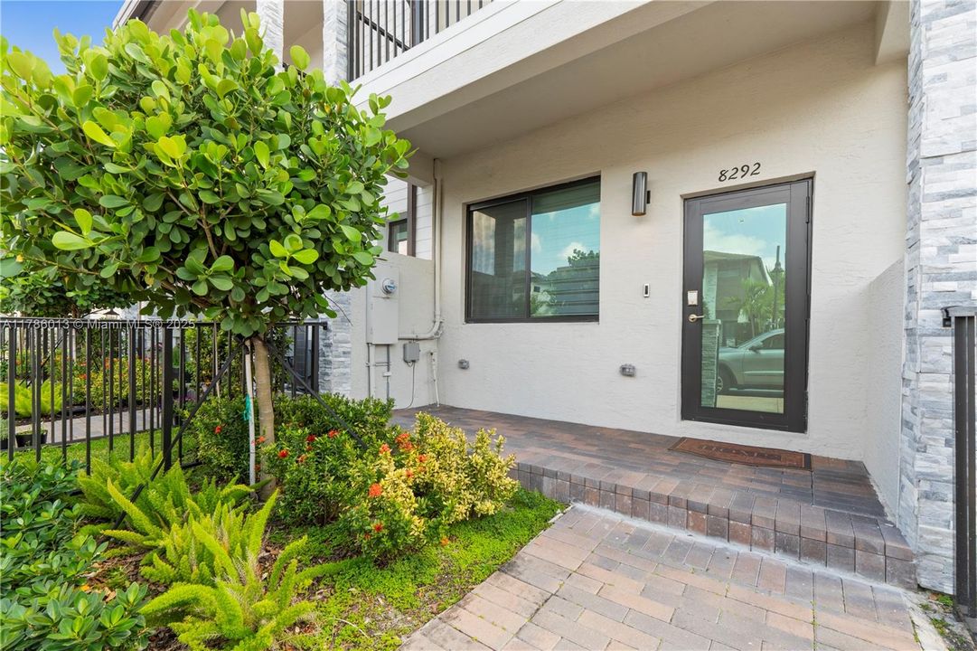 Vendido Recientemente: $829,000 (3 camas, 2 baños, 2026 Pies cuadrados)