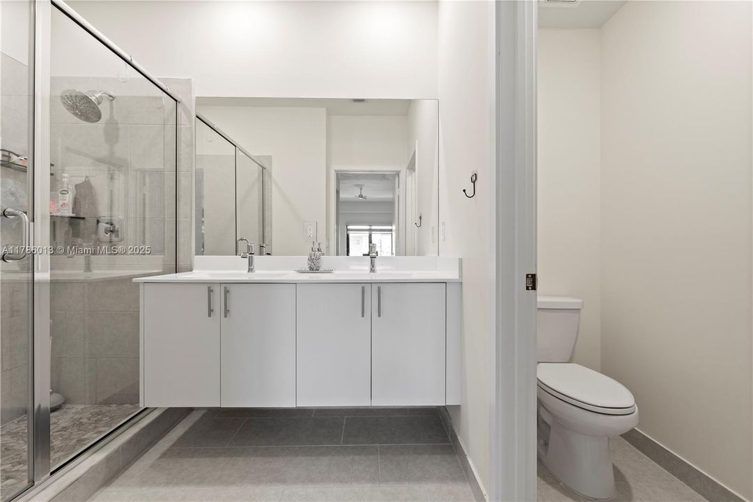 Vendido Recientemente: $829,000 (3 camas, 2 baños, 2026 Pies cuadrados)