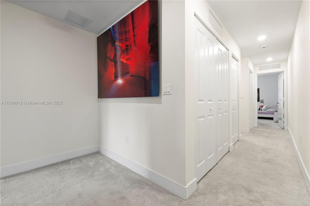 Vendido Recientemente: $829,000 (3 camas, 2 baños, 2026 Pies cuadrados)