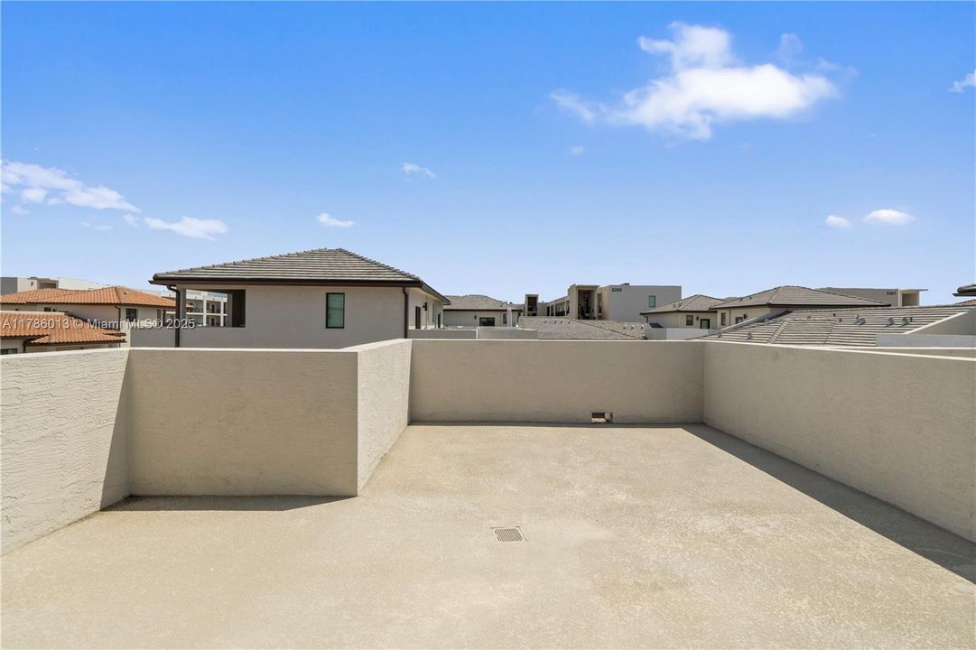 Vendido Recientemente: $829,000 (3 camas, 2 baños, 2026 Pies cuadrados)