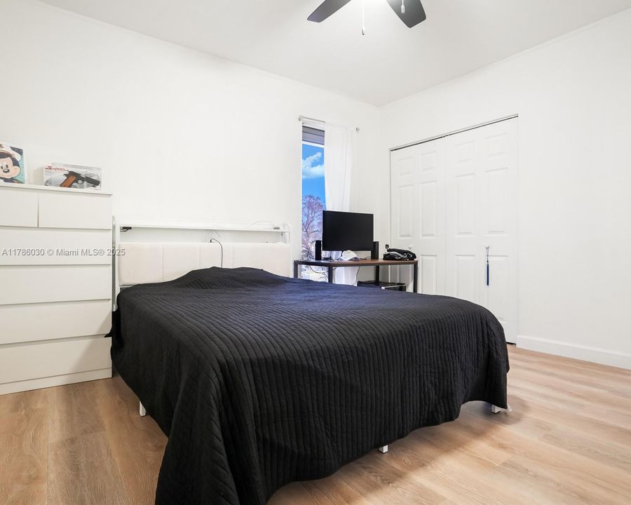 Vendido Recientemente: $799,000 (5 camas, 3 baños, 2525 Pies cuadrados)