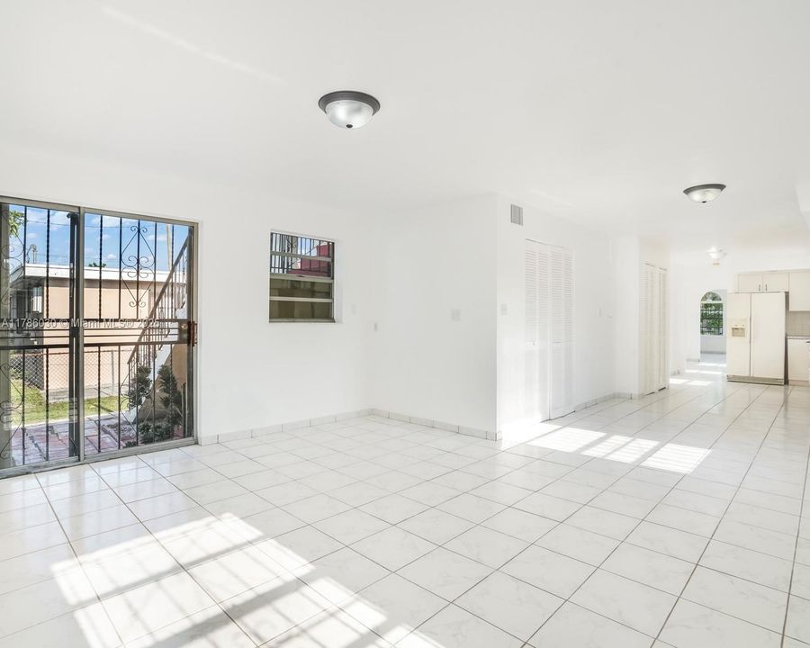Vendido Recientemente: $799,000 (5 camas, 3 baños, 2525 Pies cuadrados)