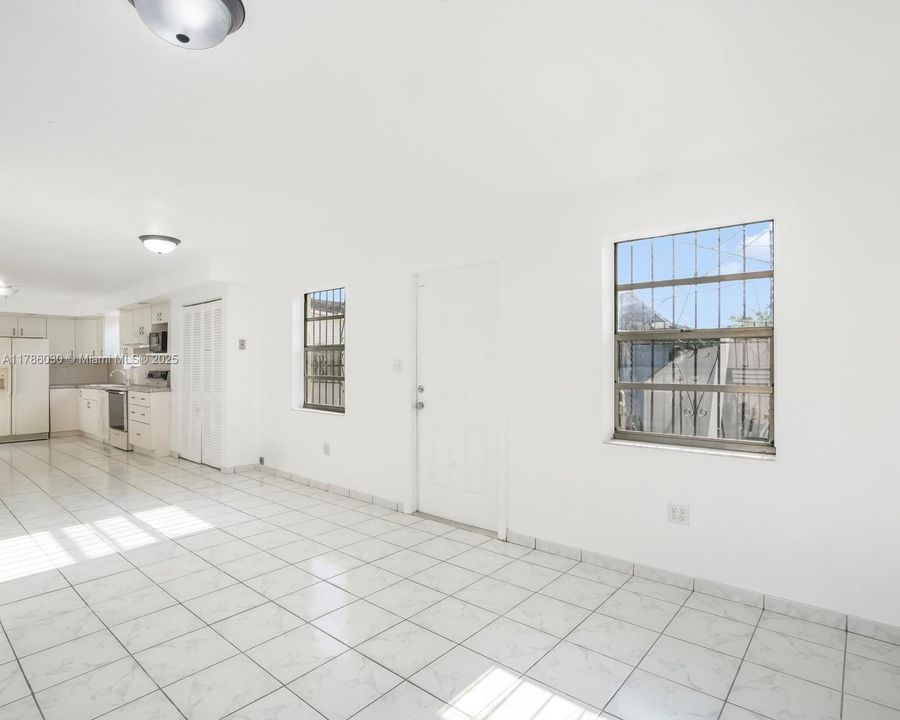 Vendido Recientemente: $799,000 (5 camas, 3 baños, 2525 Pies cuadrados)